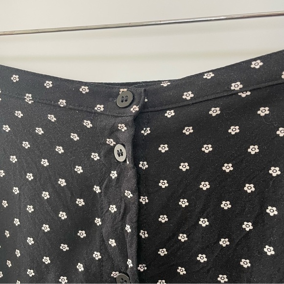 [2] H&M Black & White Flower Print Button Down Mini Skirt Lightweight Flowy - Picture 3 of 8